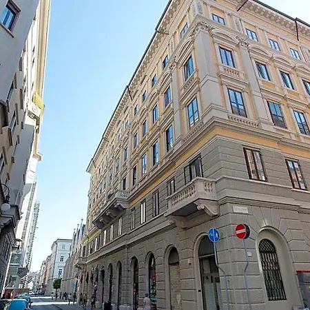 Dada Aparthotel 4*